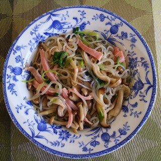 生ハムときのこの洋風しらたきパスタ